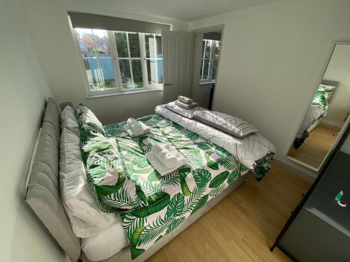 The Drum Room Holiday Apartment Near Horsham Southwater Exterior foto