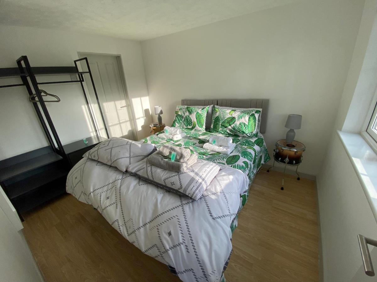 The Drum Room Holiday Apartment Near Horsham Southwater Exterior foto