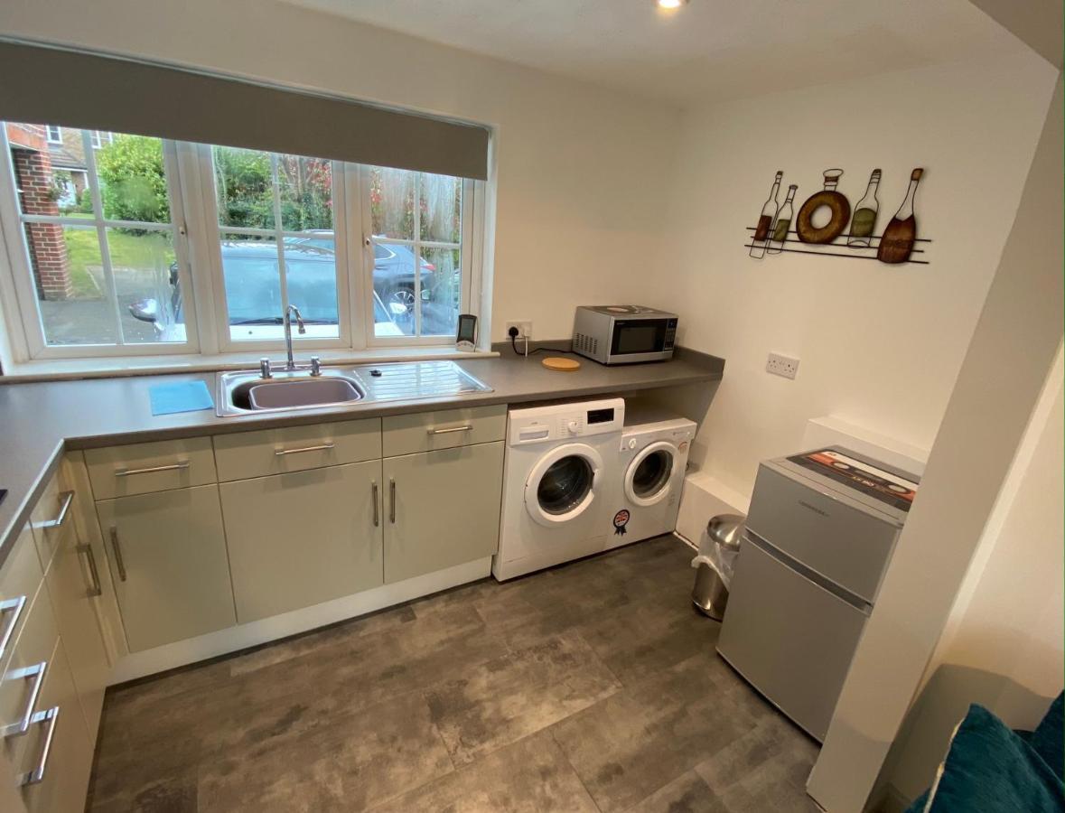 The Drum Room Holiday Apartment Near Horsham Southwater Exterior foto