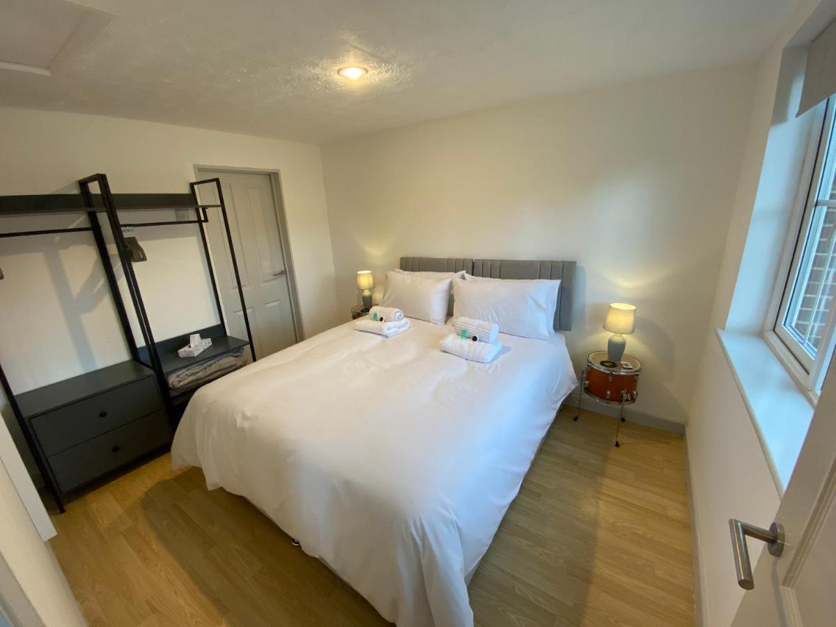 The Drum Room Holiday Apartment Near Horsham Southwater Exterior foto
